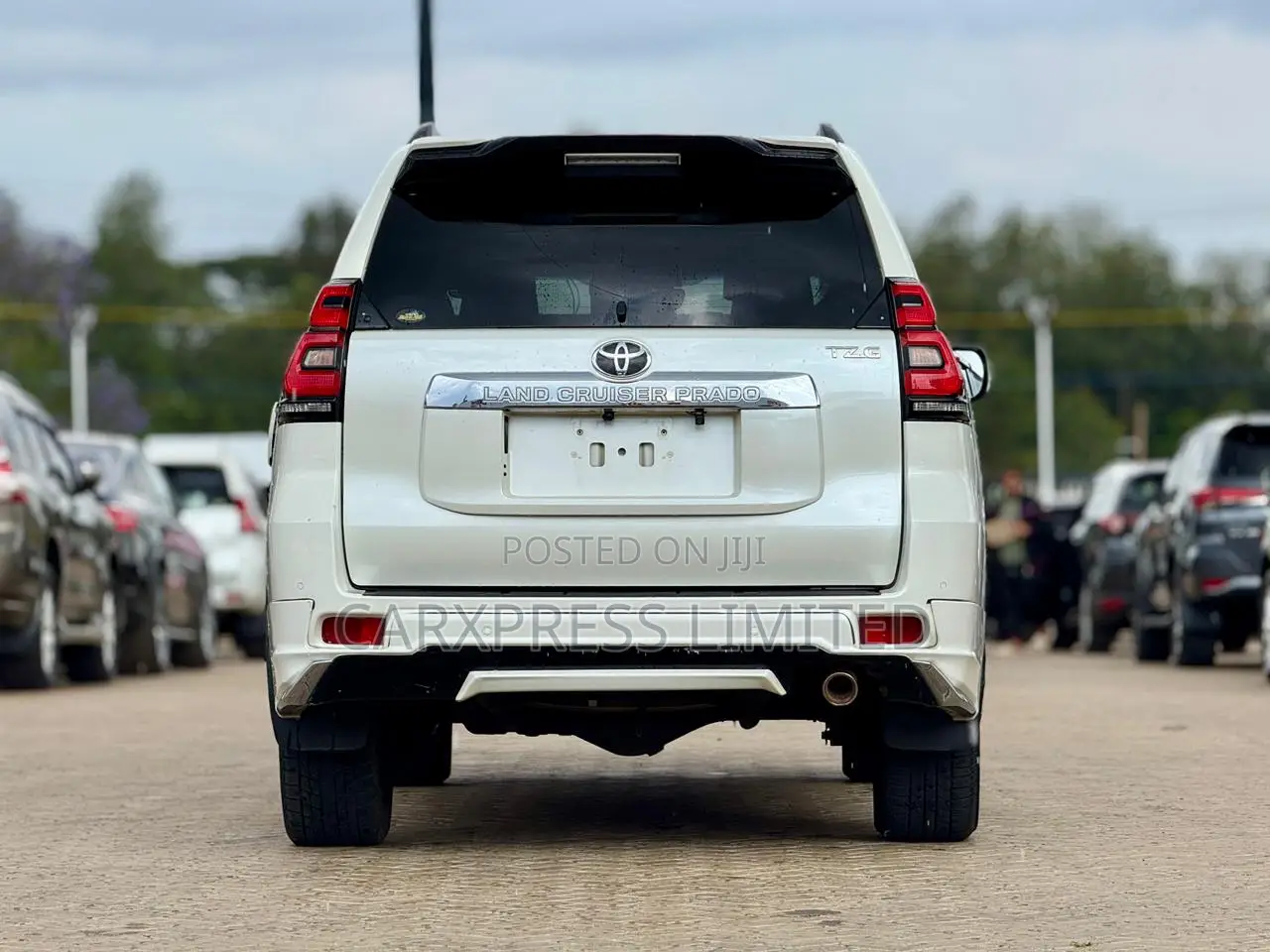Toyota Land Cruiser Prado 2.8 2017 White