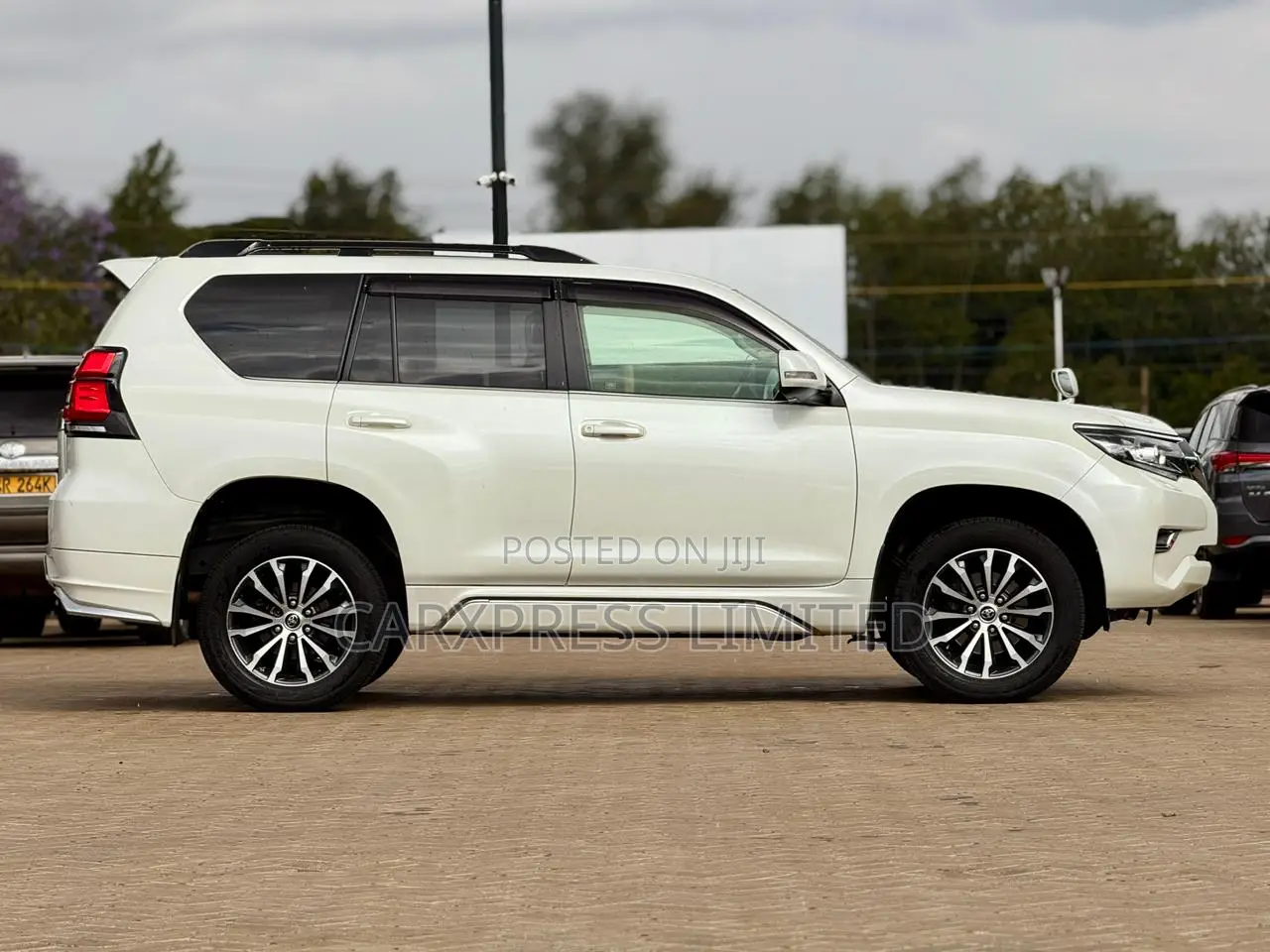 Toyota Land Cruiser Prado 2.8 2017 White