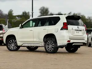 Toyota Land Cruiser Prado 2.8 2017 White