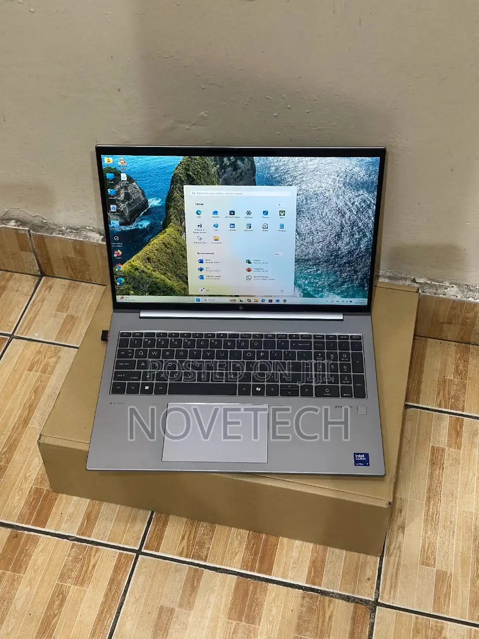 New Laptop HP ZBook Firefly 16 G10 16GB Intel Core Ultra 7 SSD 1T