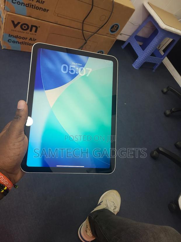 Apple iPad Air 128 GB Silver - main view