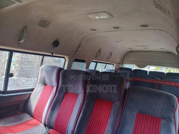 Toyota HiAce 2012 White - thumbnail 4