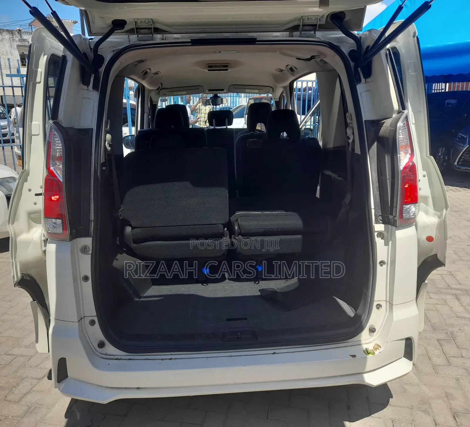 Nissan Serena 2018 White