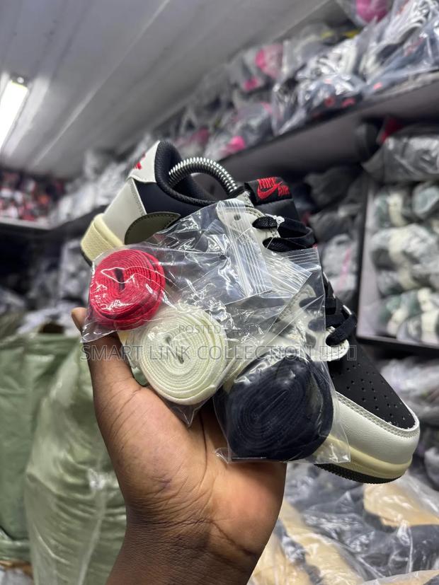 Travis Scott Olive Green - thumbnail 2
