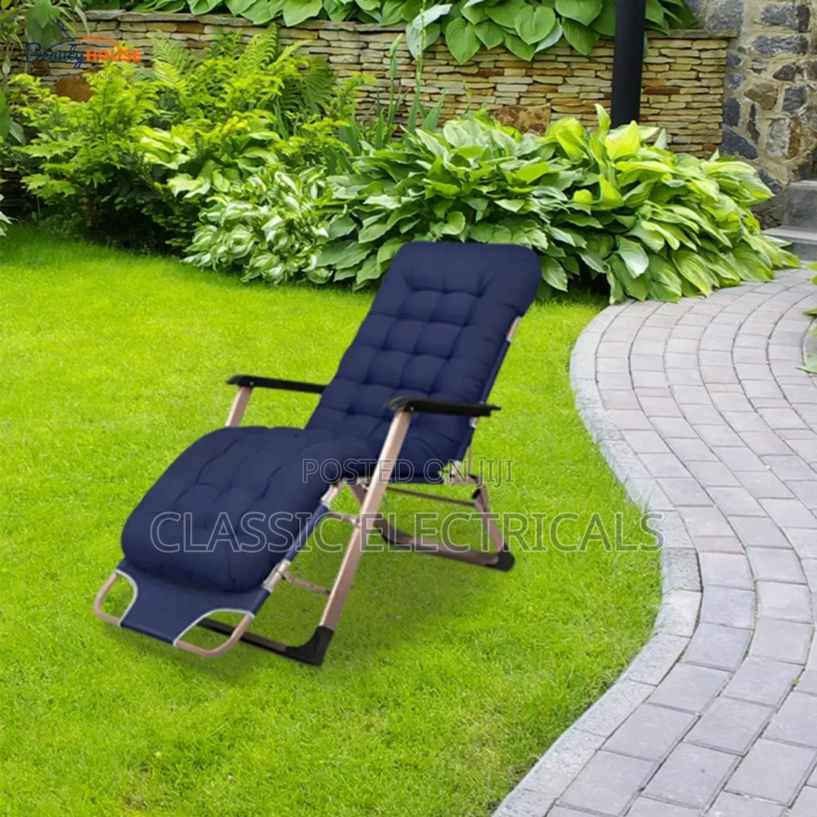Foldable Reclining Chair With a Cushion