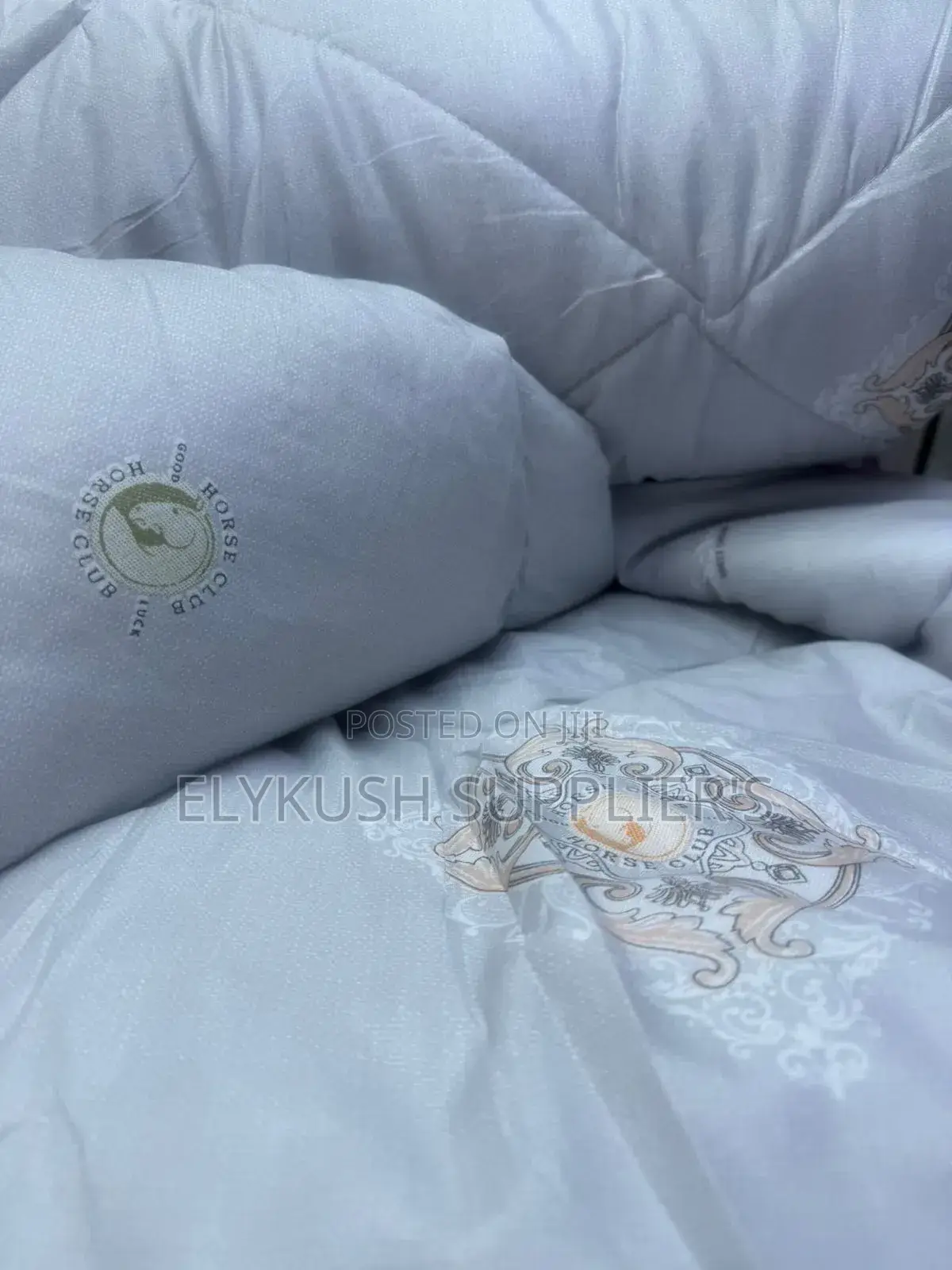 Unbinded Duvet, One Bedsheet and Two Pillowcase Size 5*6
