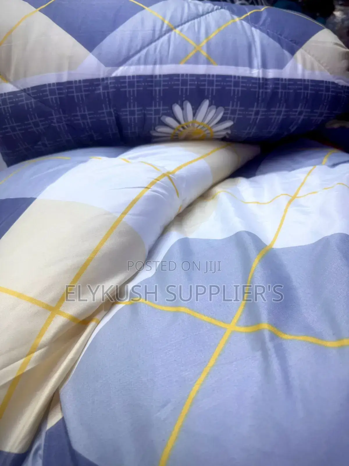 Unbinded Duvet, One Bedsheet and Two Pillowcase Size 5*6
