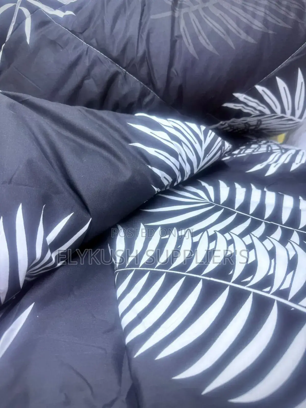 Unbinded Duvet, One Bedsheet and Two Pillowcase Size 5*6