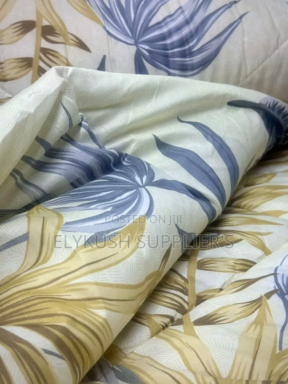 Unbinded Duvet, One Bedsheet and Two Pillowcase Size 5*6