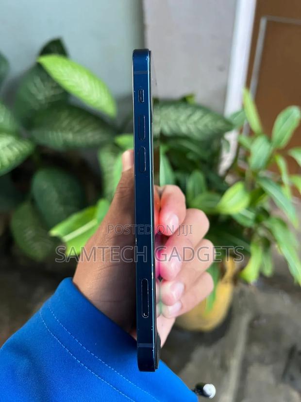 Apple iPhone 12 256 GB Blue - thumbnail 4