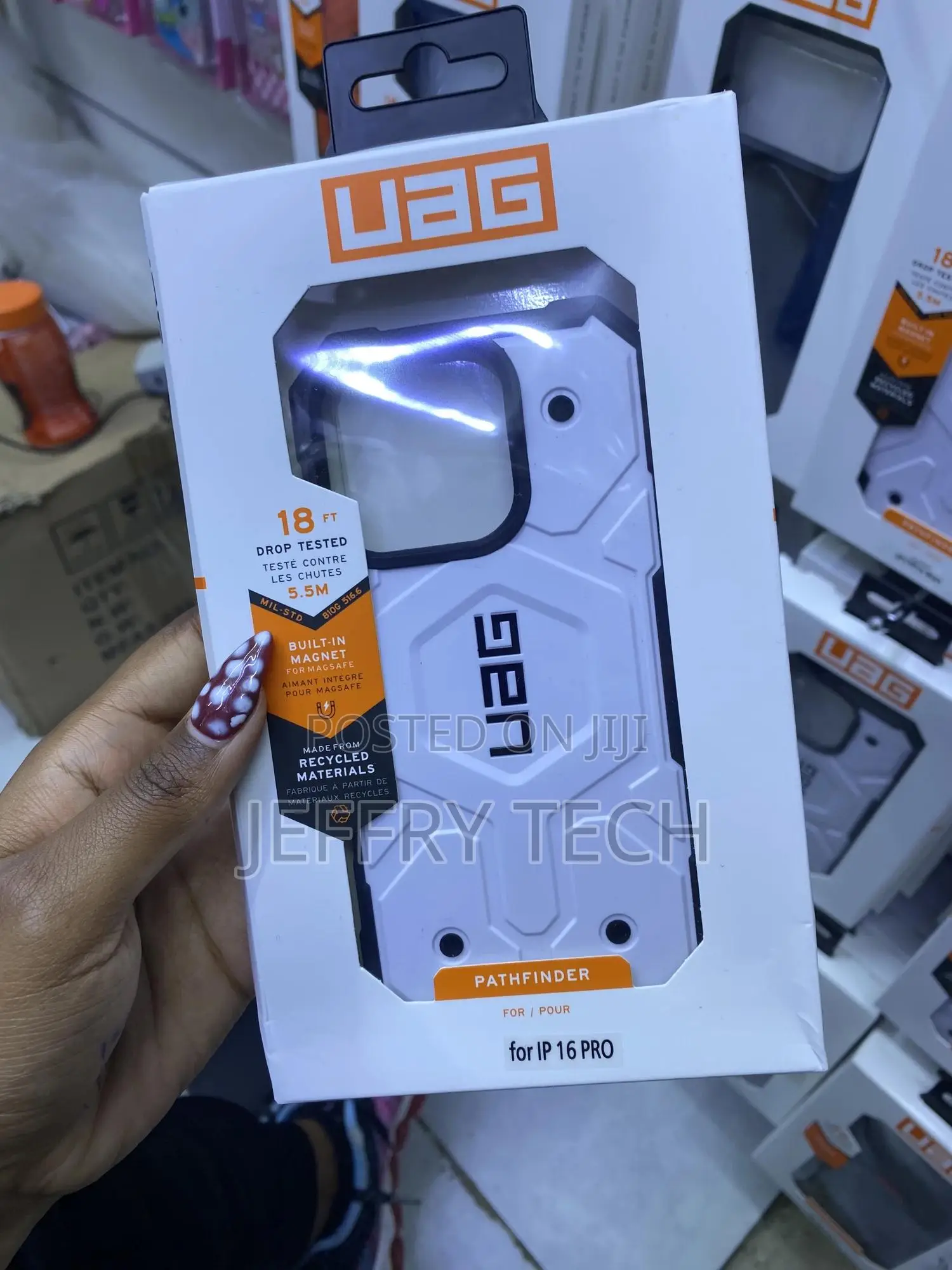 Mkiler Uag iPhone 16 Pro Magsafe Pathfinder Case White