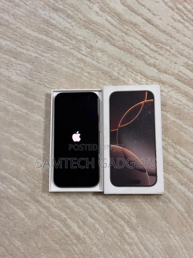 Apple iPhone 16 Pro Max 256 GB Gray - thumbnail 4