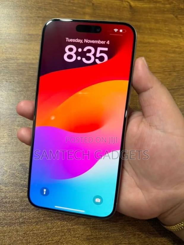 Apple iPhone 15 Pro 256 GB Silver - main view