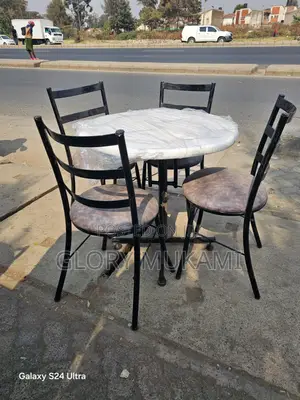 Round Marble Table And Chairs