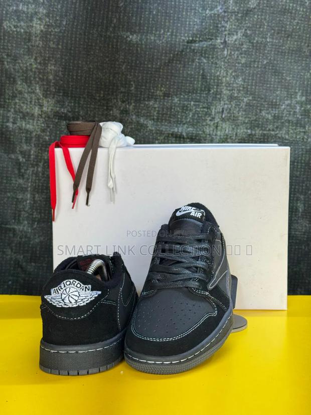 Travis Scott ❌ Air Jordan 1 Low *“Black Phantom* ” - thumbnail 3