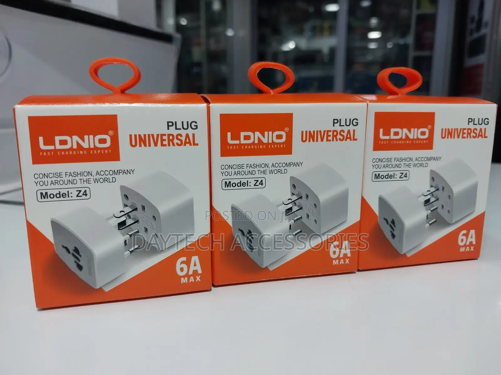 Ldnio Mini Size Z4 World Plug International Travel Adaptor Plug.