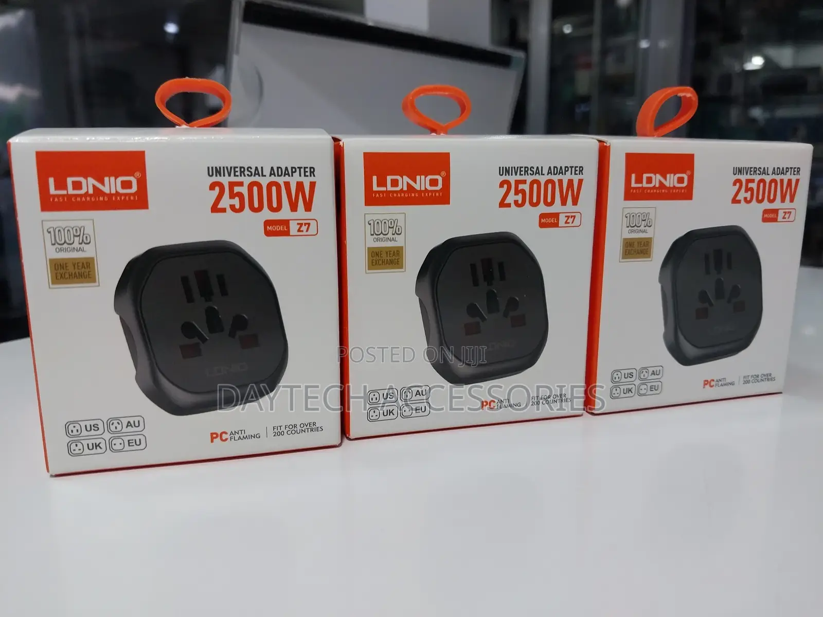 Ldnio Z7 Universal Travel Adapter 4-in-1 International Plug.