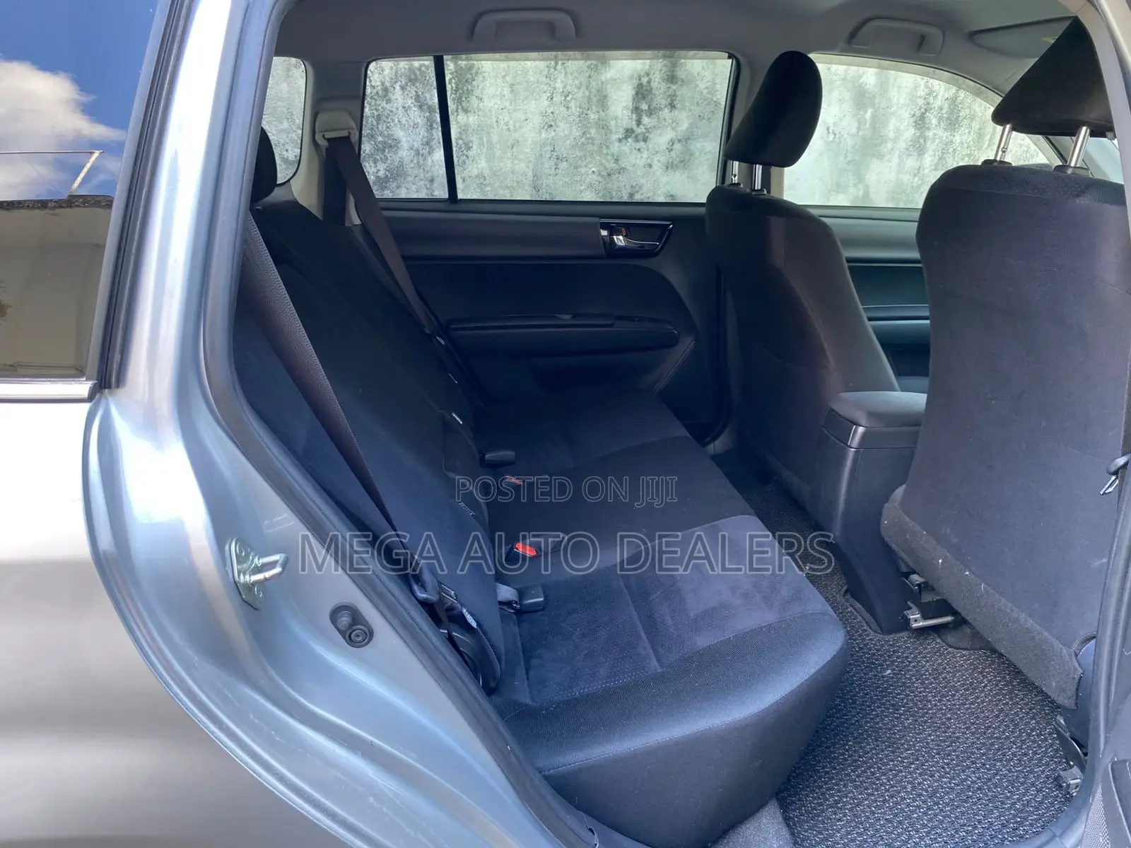 Toyota Corolla Fielder 2018 Silver