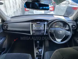 Toyota Corolla Fielder 2018 Silver