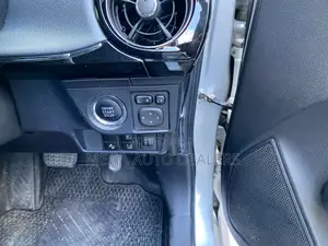 Toyota Corolla Fielder 2018 Silver