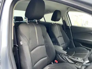 Mazda Axela 2018 Silver