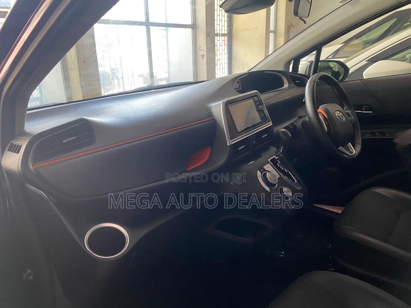 Toyota Sienta 2018