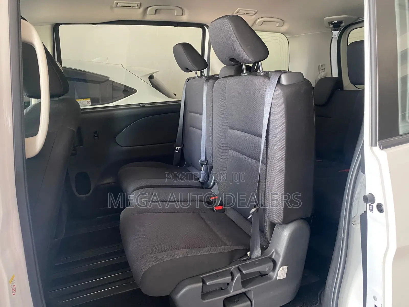 Nissan Serena 2018 White