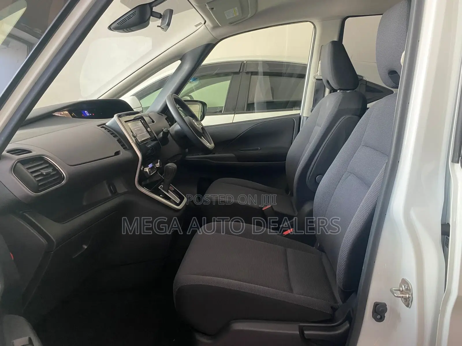Nissan Serena 2018 White