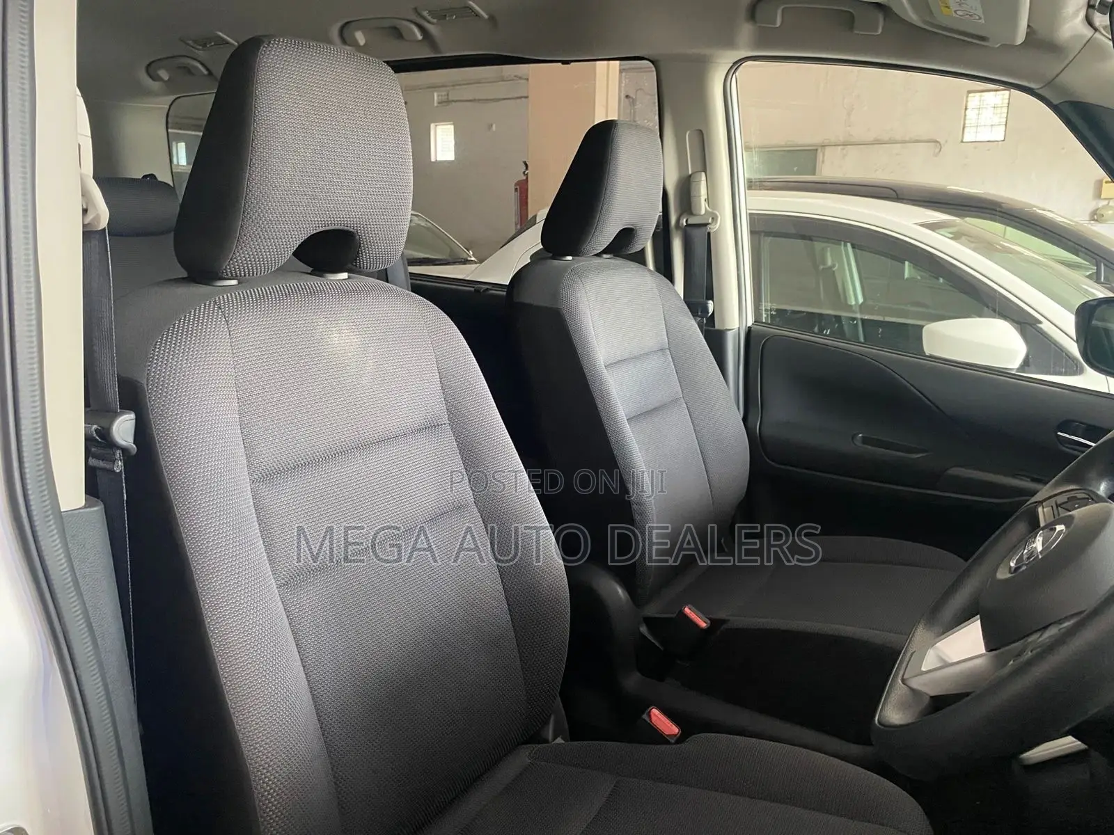 Nissan Serena 2018 White