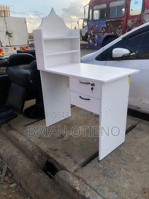 Manicure Tables - main view