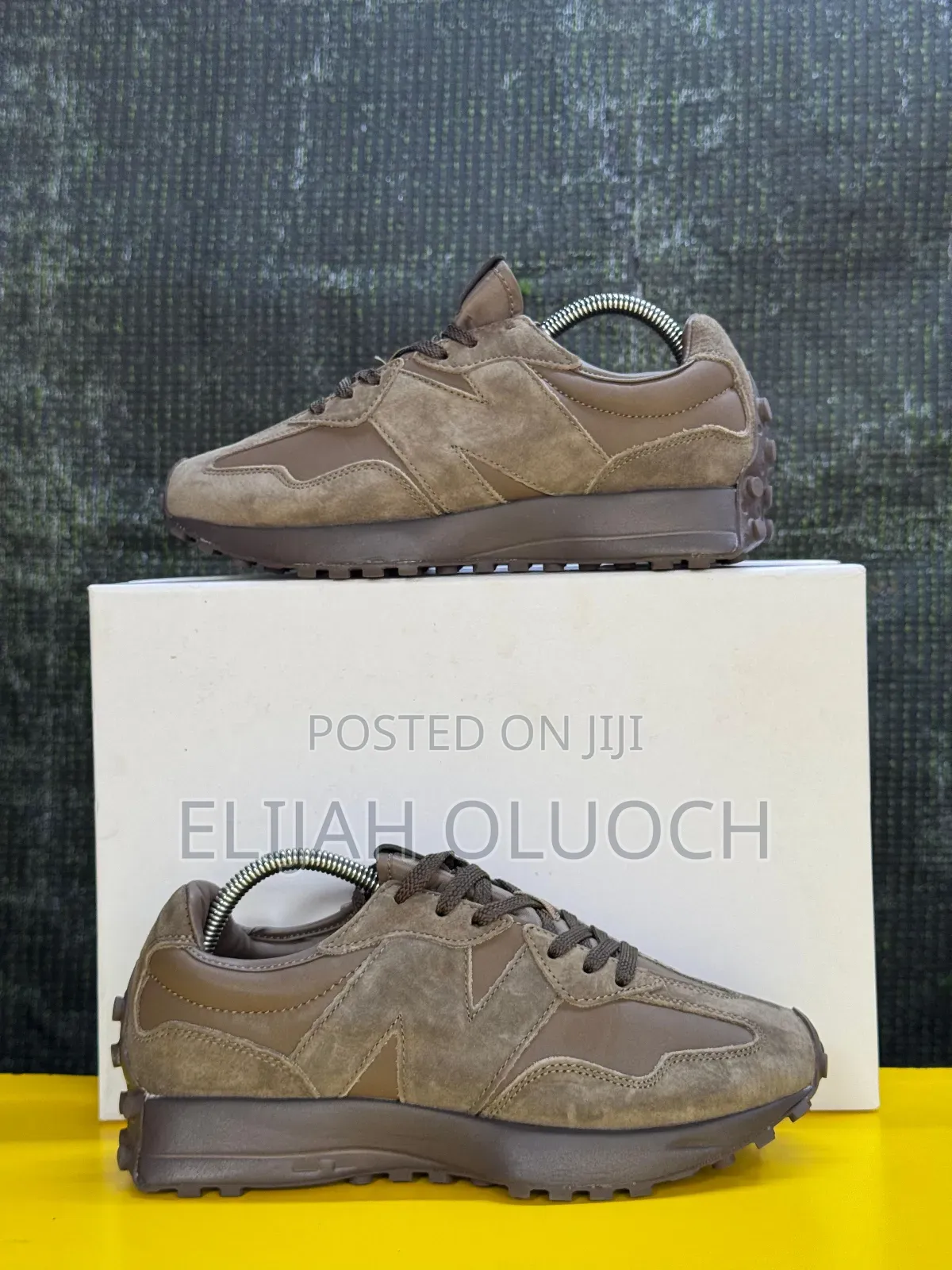 New Balance 327 
“ Mushroom ”