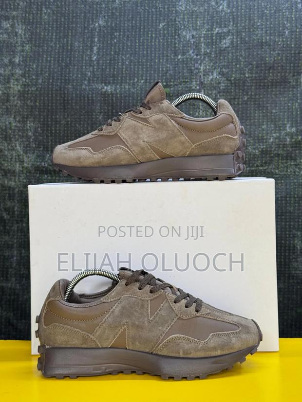 New Balance 327 
“ Mushroom ”