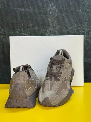 New Balance 327 
“ Mushroom ”