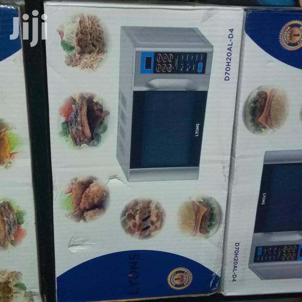 Lyons Microwave 20ltrs Digital - main view