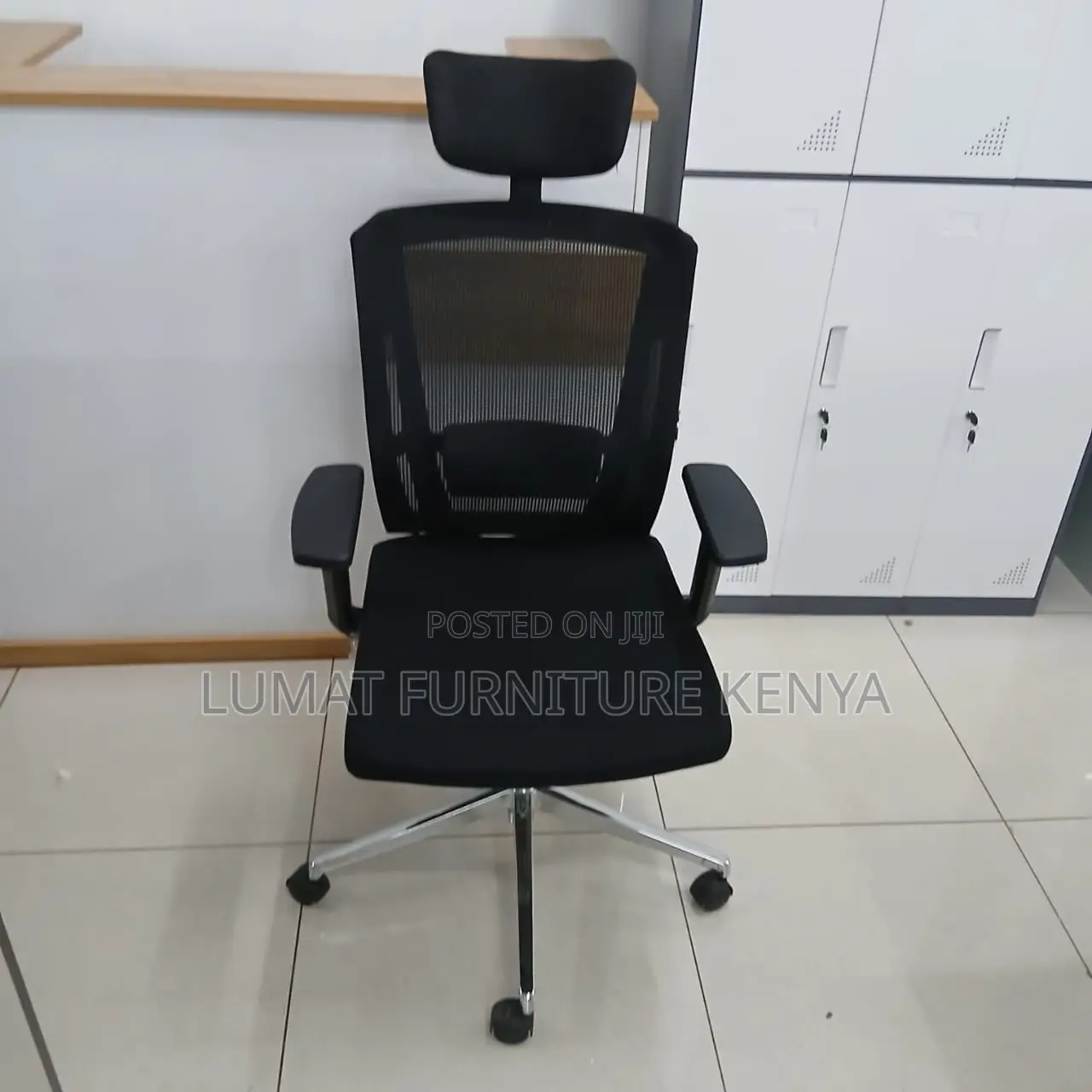 Mesh High Back Ergonomic Staff With a Back Knob
