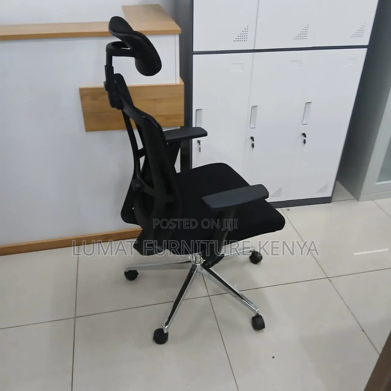 Mesh High Back Ergonomic Staff With a Back Knob