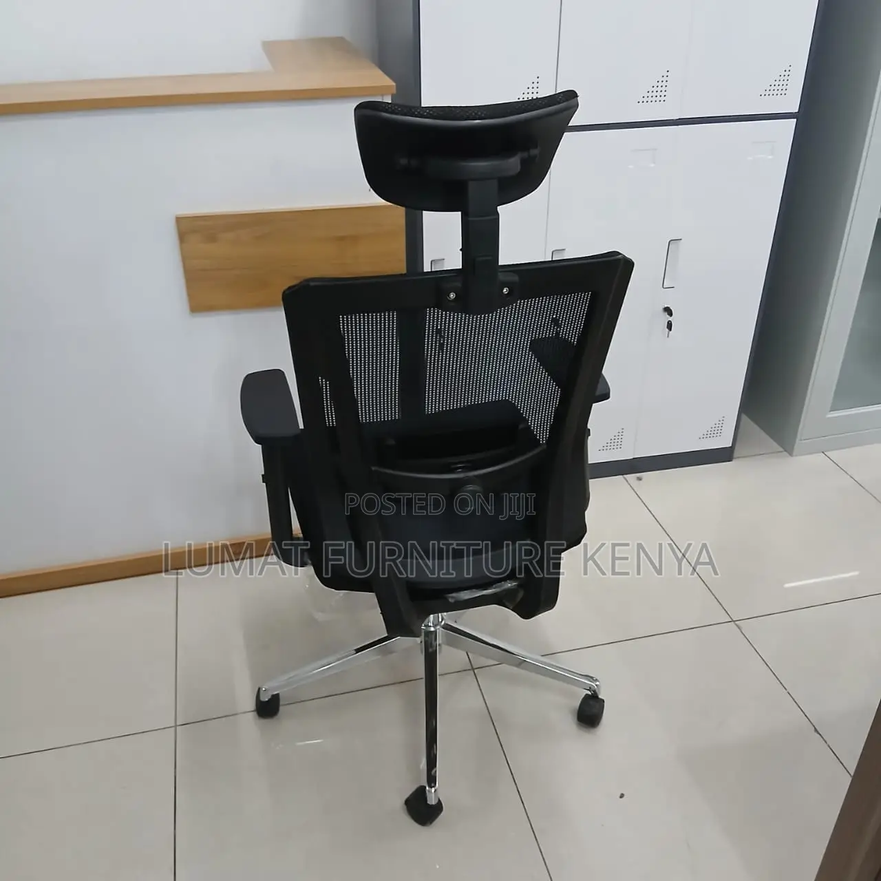 Mesh High Back Ergonomic Staff With a Back Knob