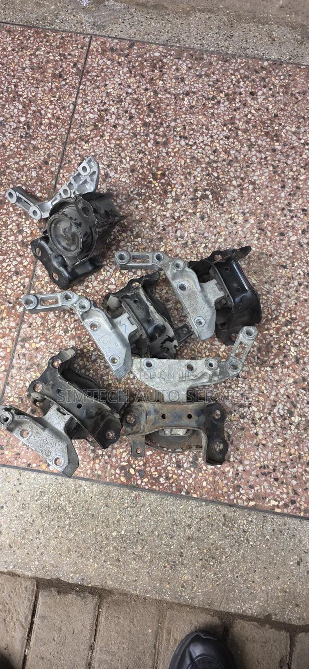 Nissan Note E12 Engine Mount