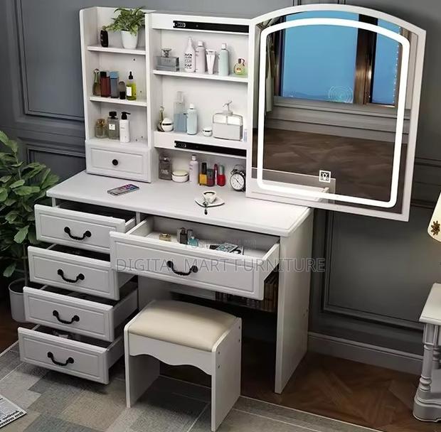 White Cosmetic Storage for Madam