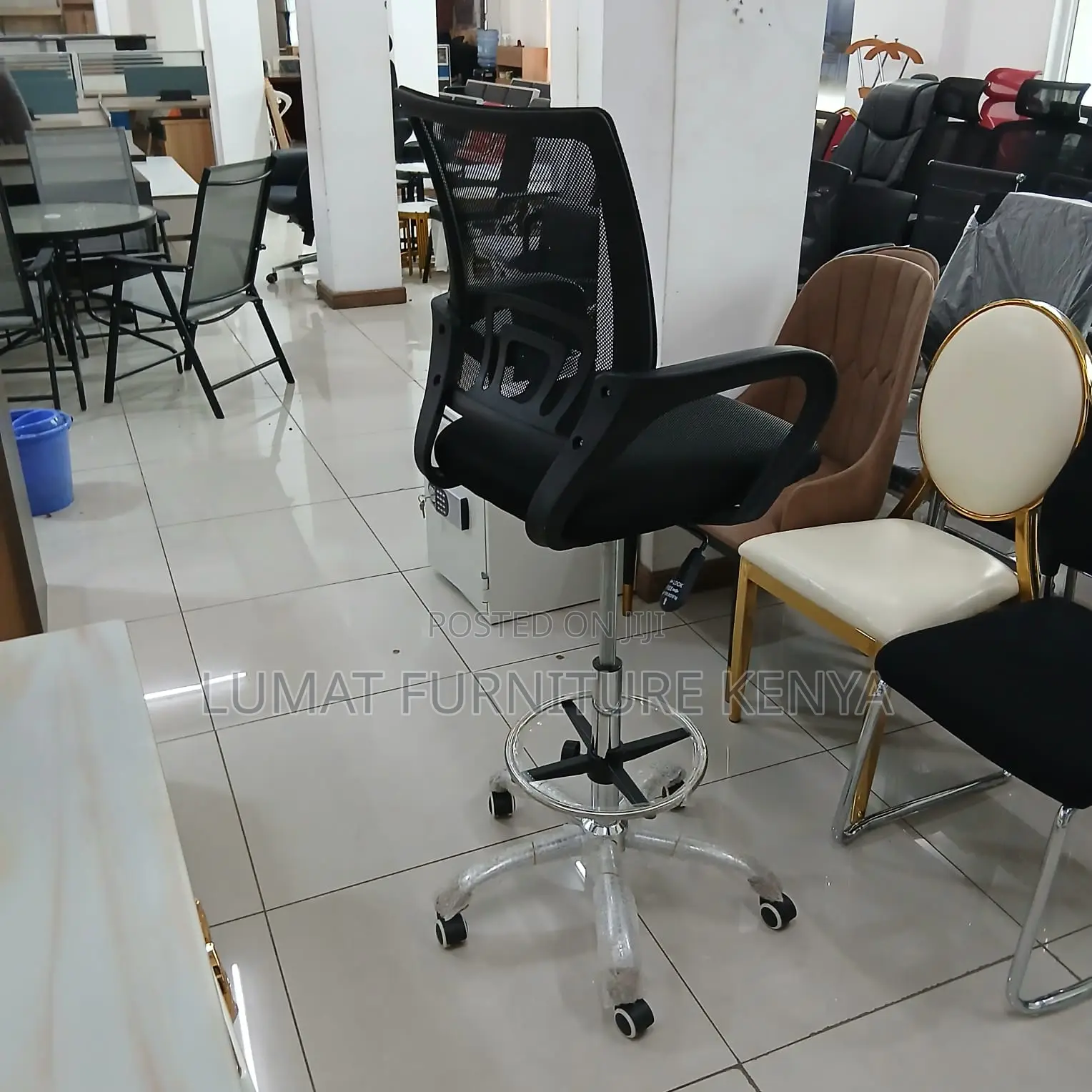 Adjustable Front Office Seat