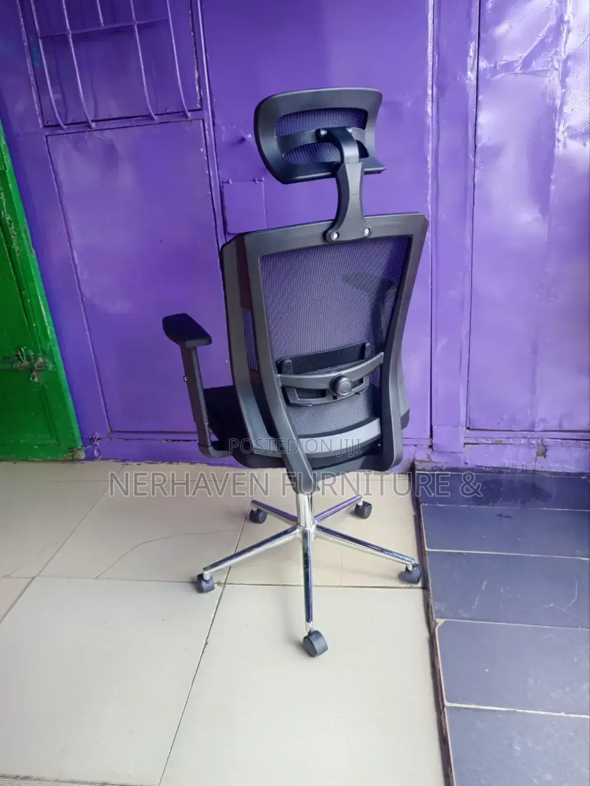 Ergonomic Office Chair-- With Adjustable Back Knob