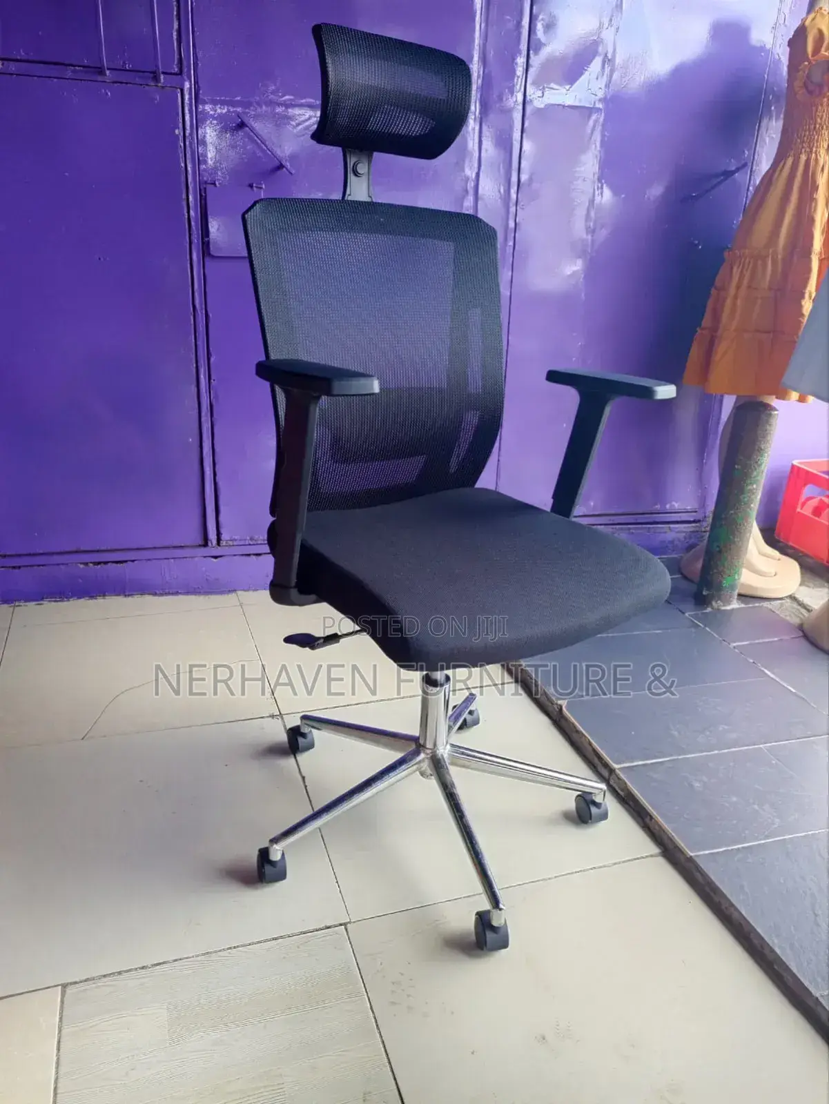Ergonomic Office Chair-- With Adjustable Back Knob