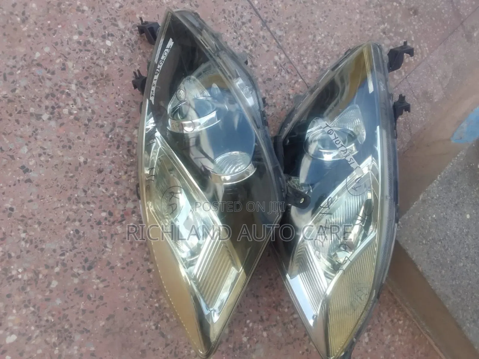 Headlamp Toyota Isis