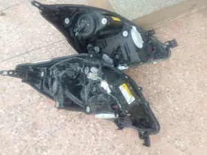 Headlamp Toyota Isis