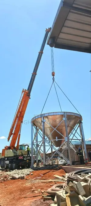 Trailers With Cranes Are at Hand for Hoisting and Logistics