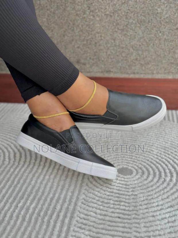 Wipe and Go Rubber Shoes - thumbnail 3