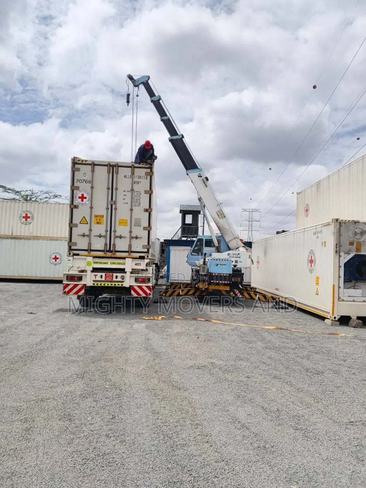 Transit Trailers With Cranes Are Available for Transportation