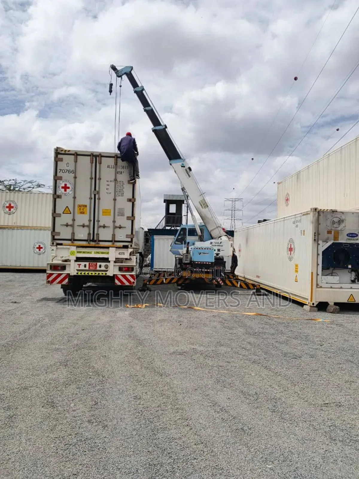 Transit Trailers With Cranes Are Available for Transportation