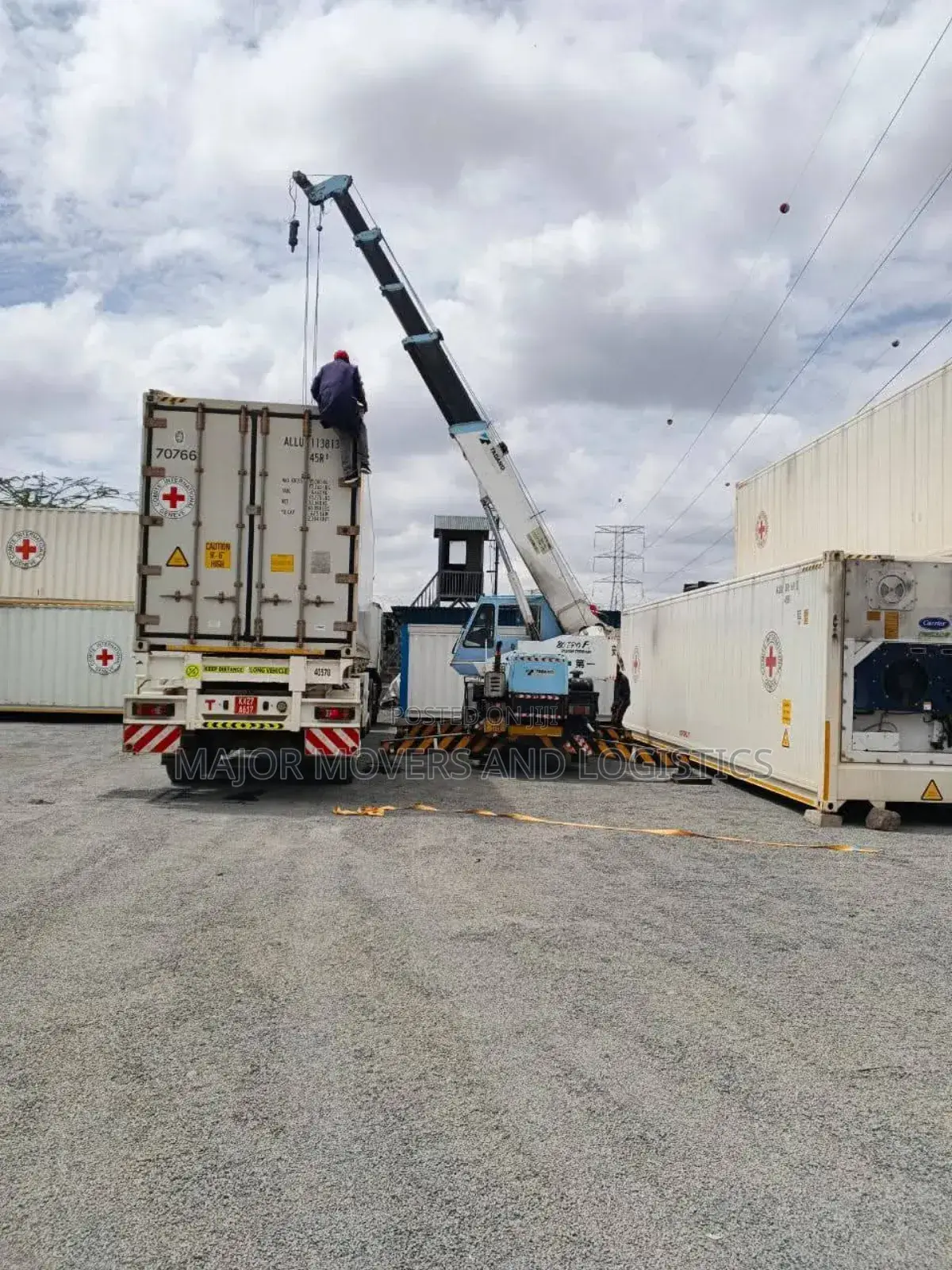 Transit Trailers With Cranes Are Available for Transportation