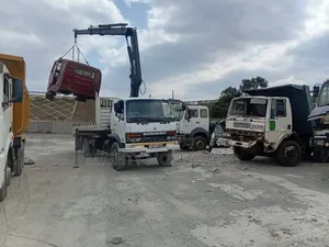 Transit Trailers With Cranes Are Available for Transportation